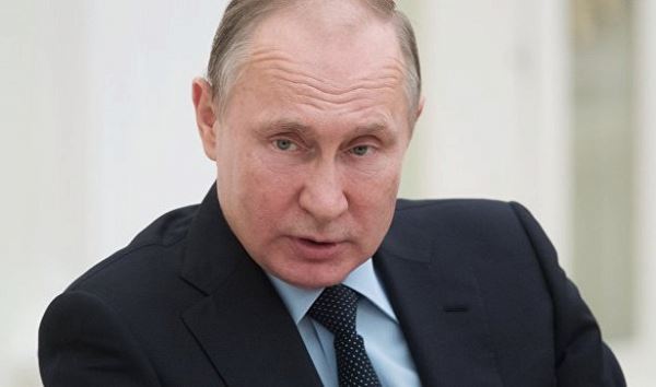<br />
Путин призвал осторожно относиться к запретам в культуре<br />
